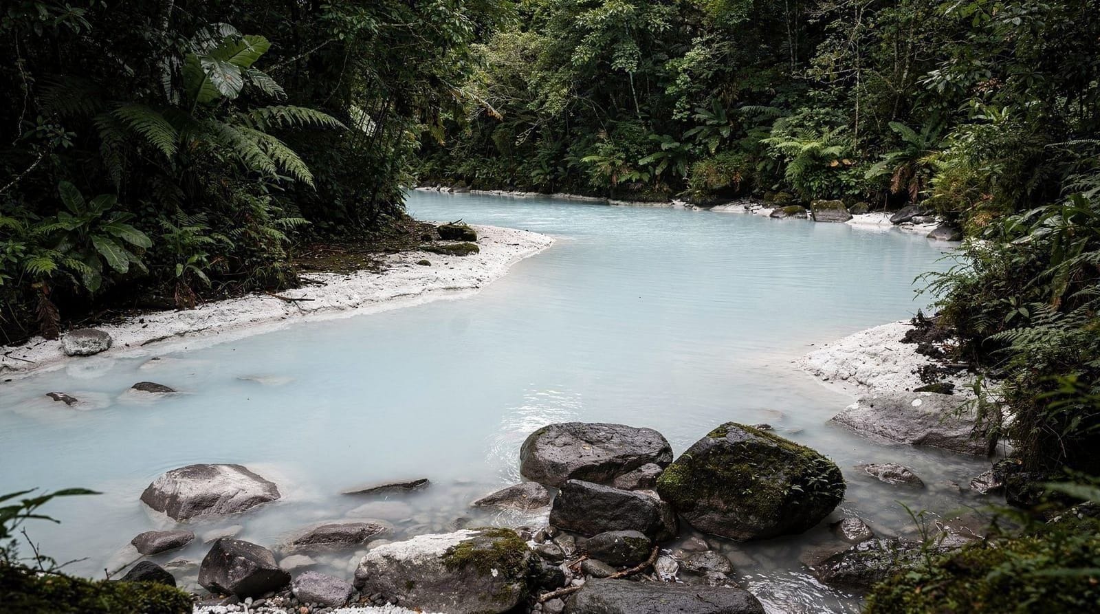 Río Celeste: Why the River Turns Turquoise