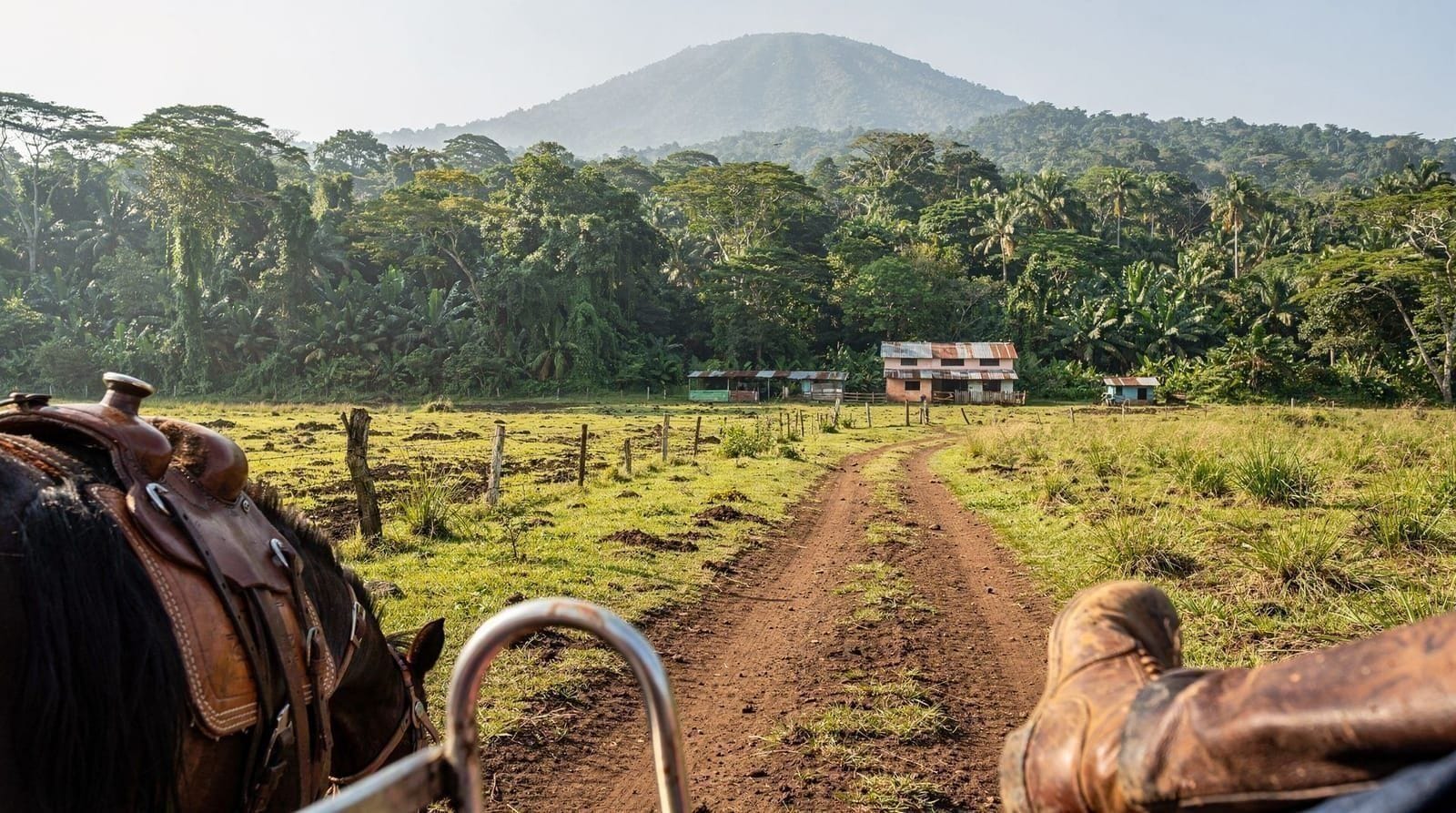 Cabalgatas cerca del Arenal: rutas a caballo desde El Castillo